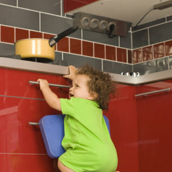 Danger accident domestique - Bébé et la cuisinière